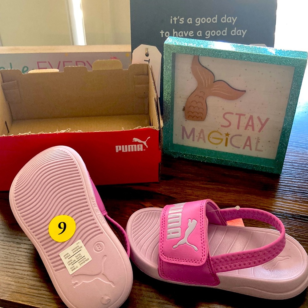 KIDS PUMA SANDALS/SLIDES.